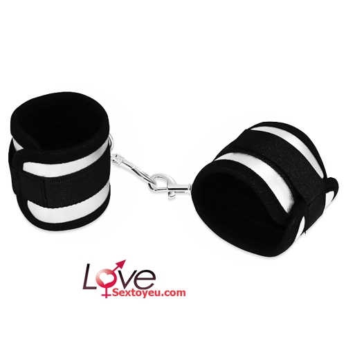 Còng tay Lovetoy chắc chắn khóa dán an toàn chơi bạo dâm